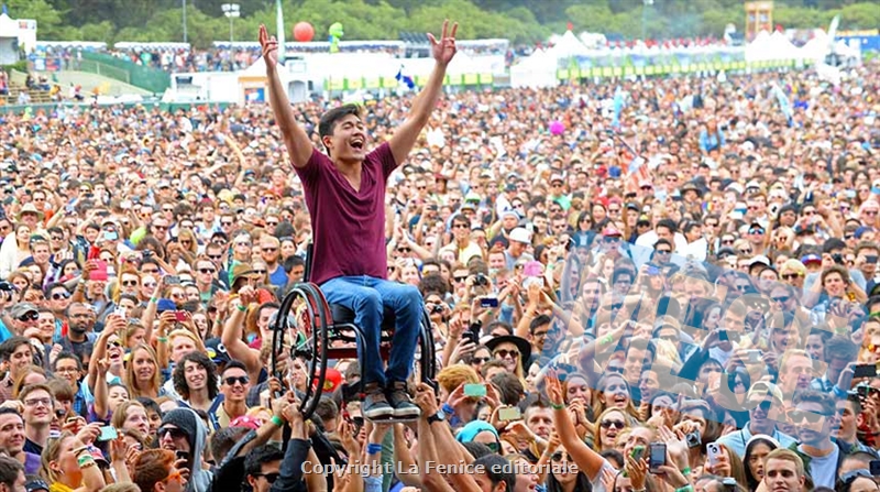 LUCCA SUMMER FESTIVAL: UNA PETIZIONE PER CHIEDERE UN CORRIDOIO ACCESSIBILE SOTTO IL PALCO PER LE PERSONE CON DISABILITÀ