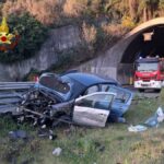 L'auto finita fuori strada